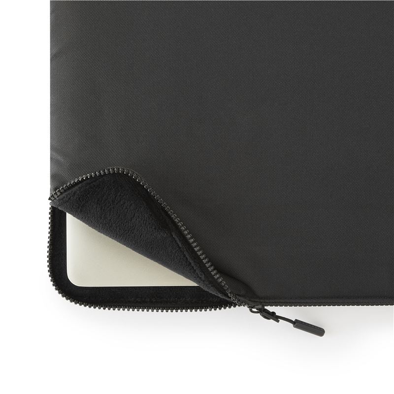 Husa de transport cu organizator Pipetto Classic pentru Macbook 15/16 inch, neagra (Ingredi, P058-109-15) by www.silkase.ro